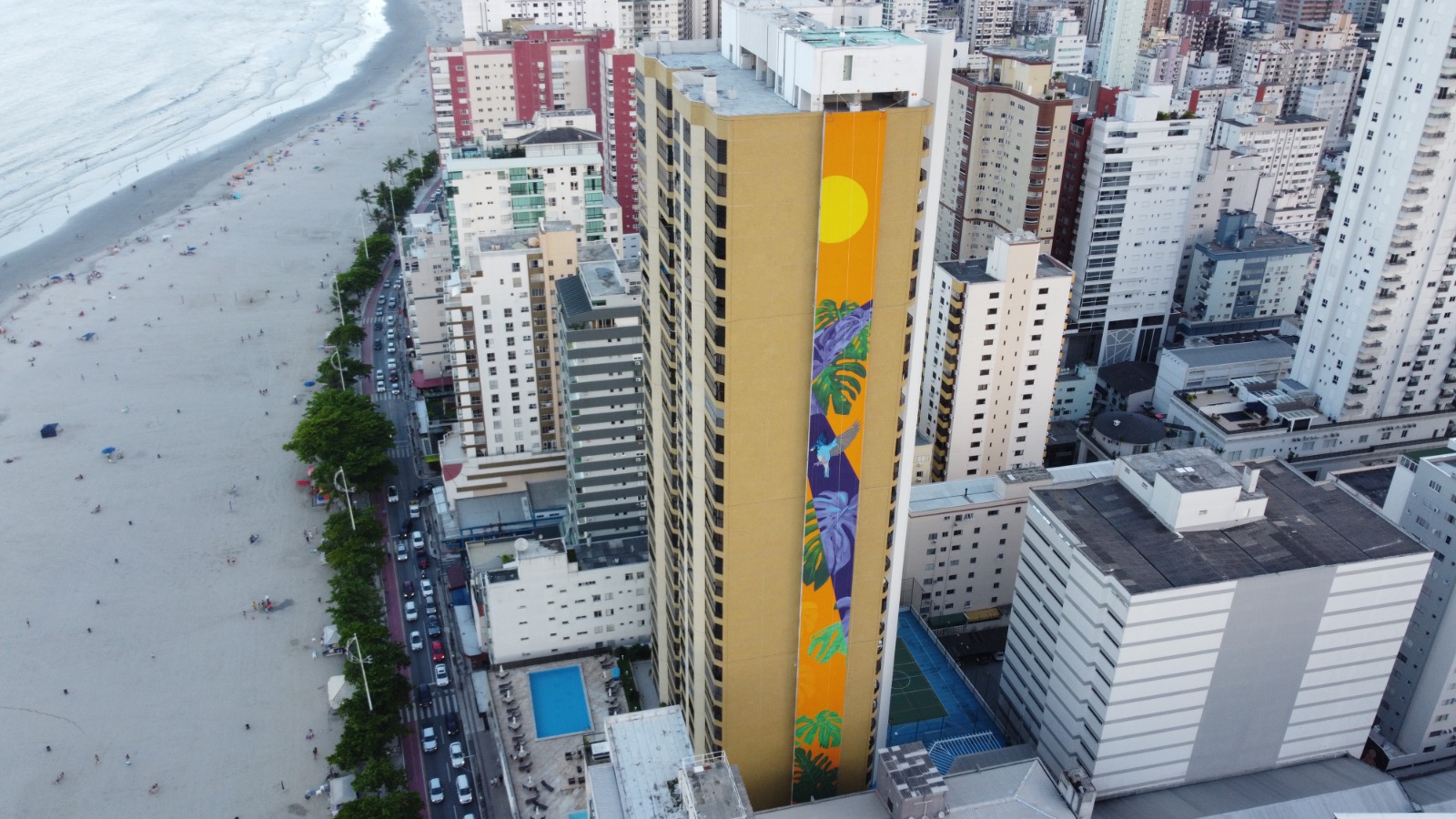 Grafite Mais Alto Do Mundo Faz Parte Do Museu A C U Aberto De Balne Rio